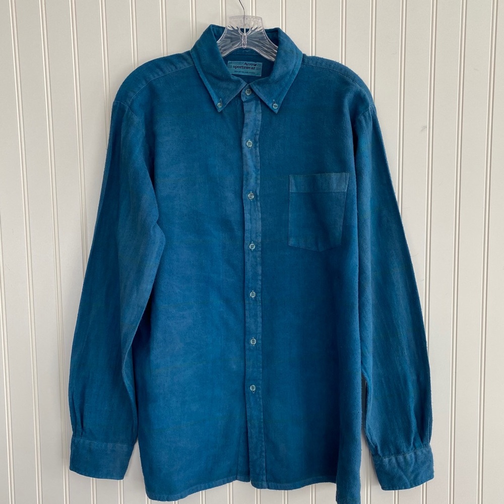 Urban Renewal Men’s Arrow Shirt SIZE MEDIUM